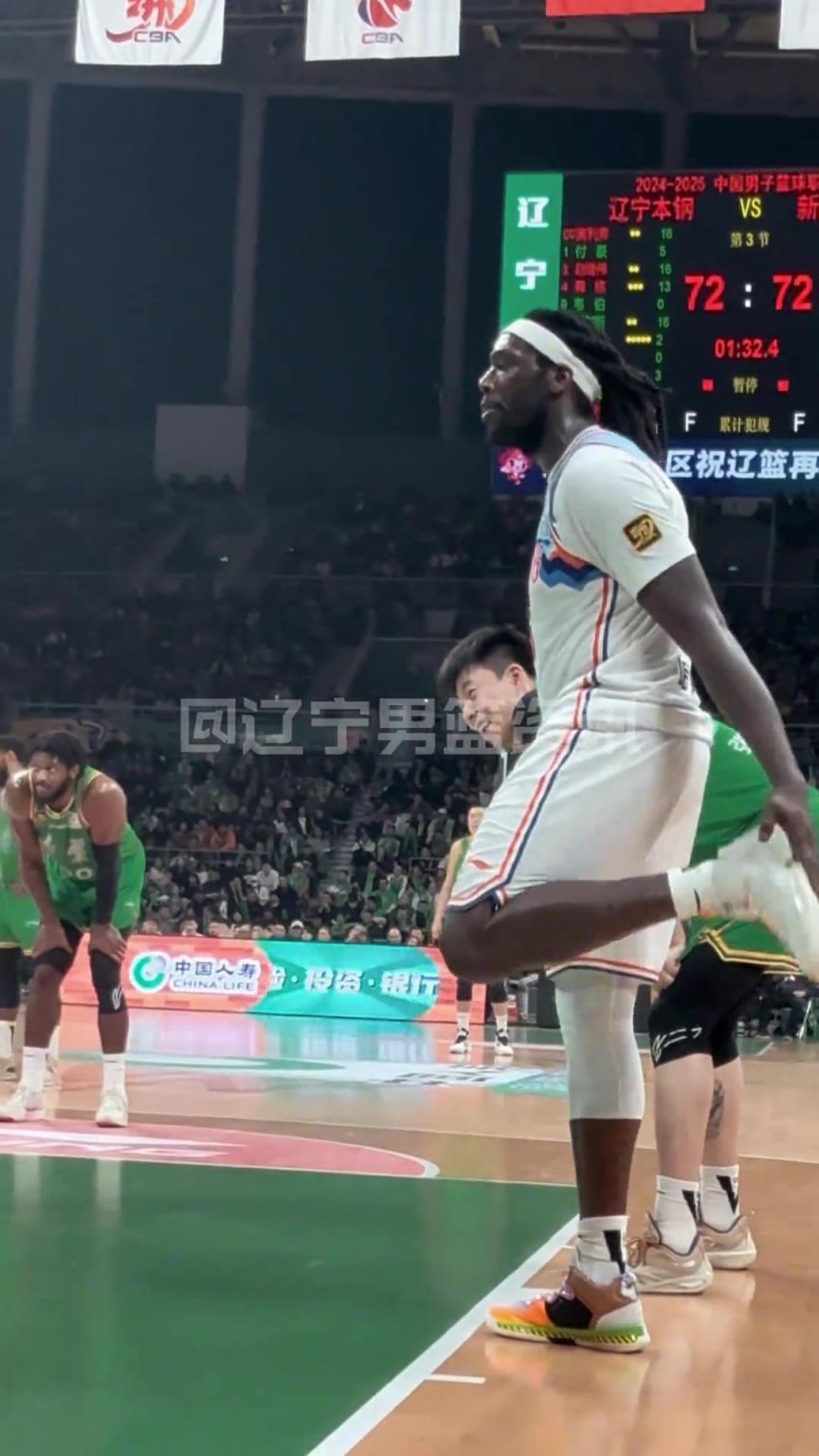 哈雷尔狂喷奥利弗：我会在澳洲干你小子！裁判吹T送他离场